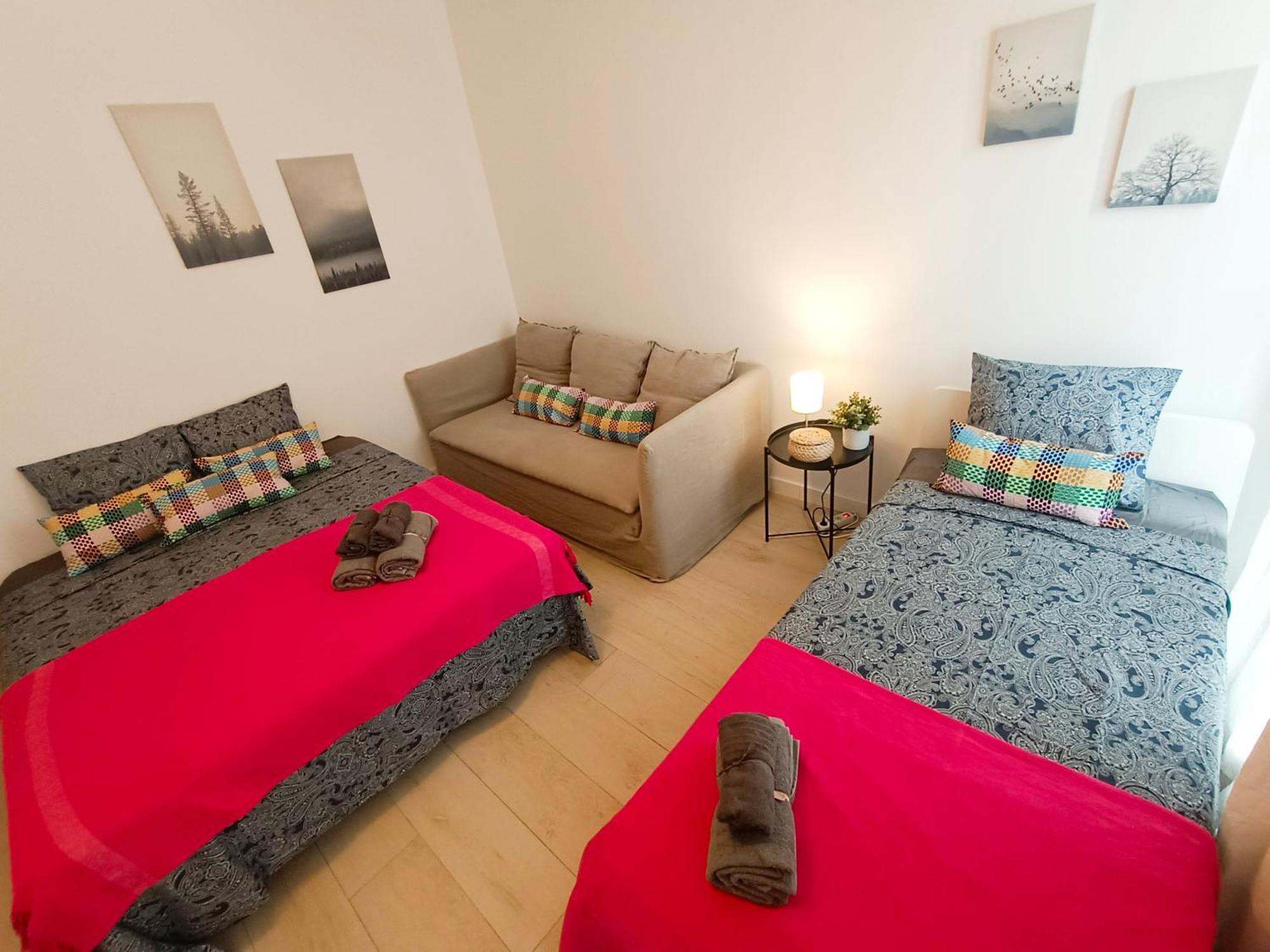 Private Rooms By Plaza Universidad Barcelona Exterior photo